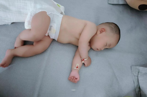 梅州宝宝积食发烧怎么处理